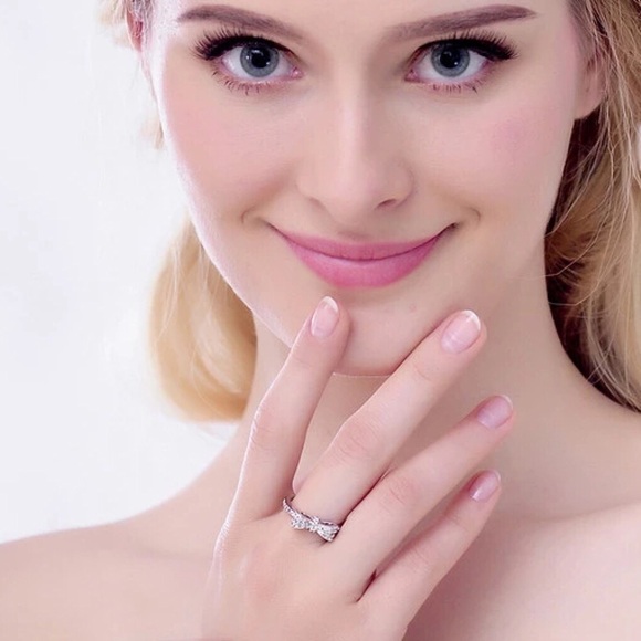 SILVER CUBIC ZIRCONIA MIDI BOW RING l Dainty Ring - Picture 6 of 6